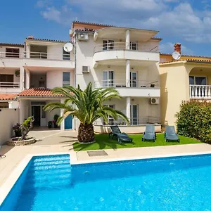 Apartamento And Alenka, Banjole
